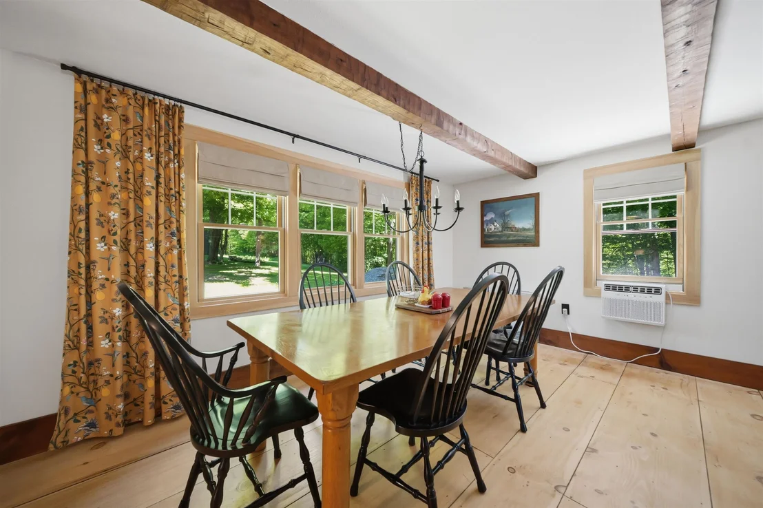 Photo of 291 Halfmoon Pond