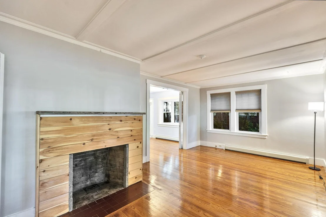 Photo of 370 Main