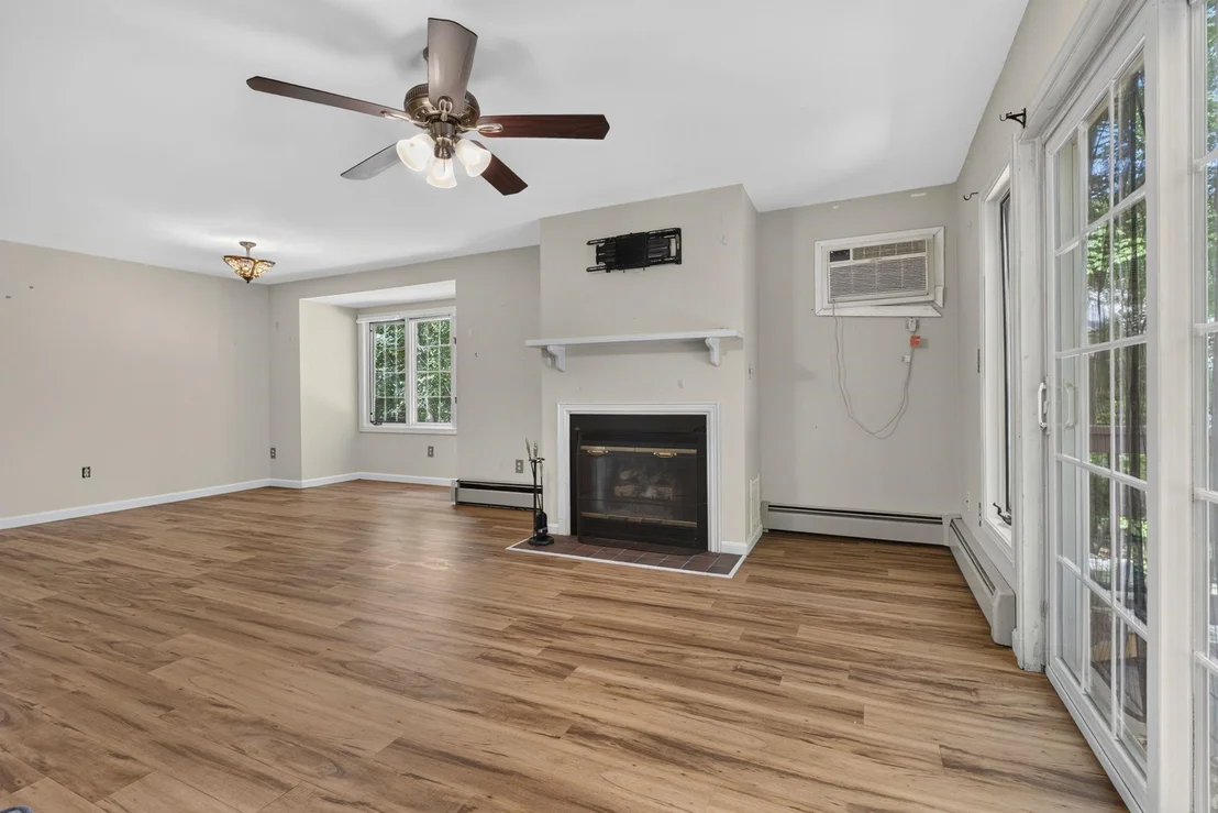 Photo of Unit 366 at 1465 Hooksett