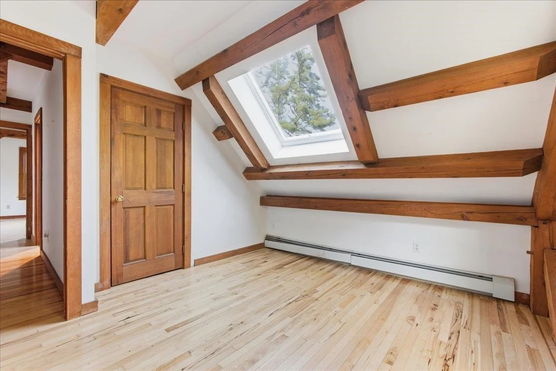 Photo of 1378 Hallstrom