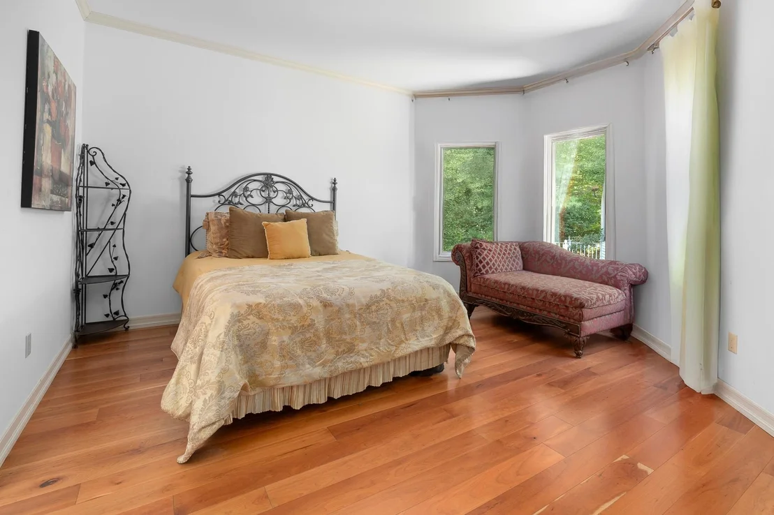 Photo of 932 McNamara