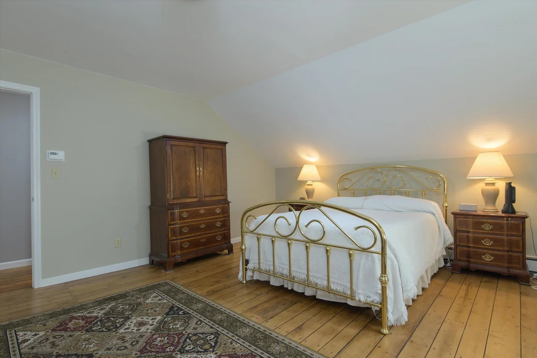 Photo of 2291 Bronson