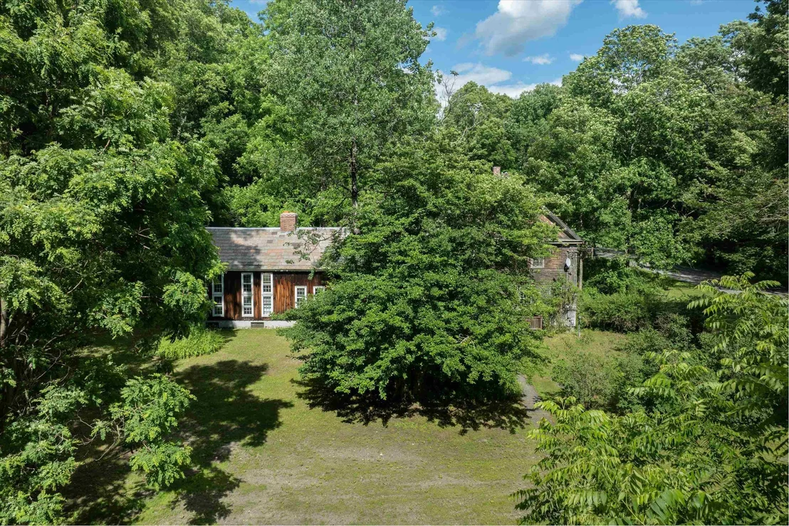 Photo of 225 River Road South