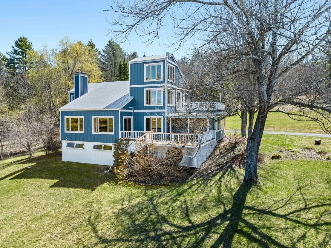 Photo of 2381 Middle
