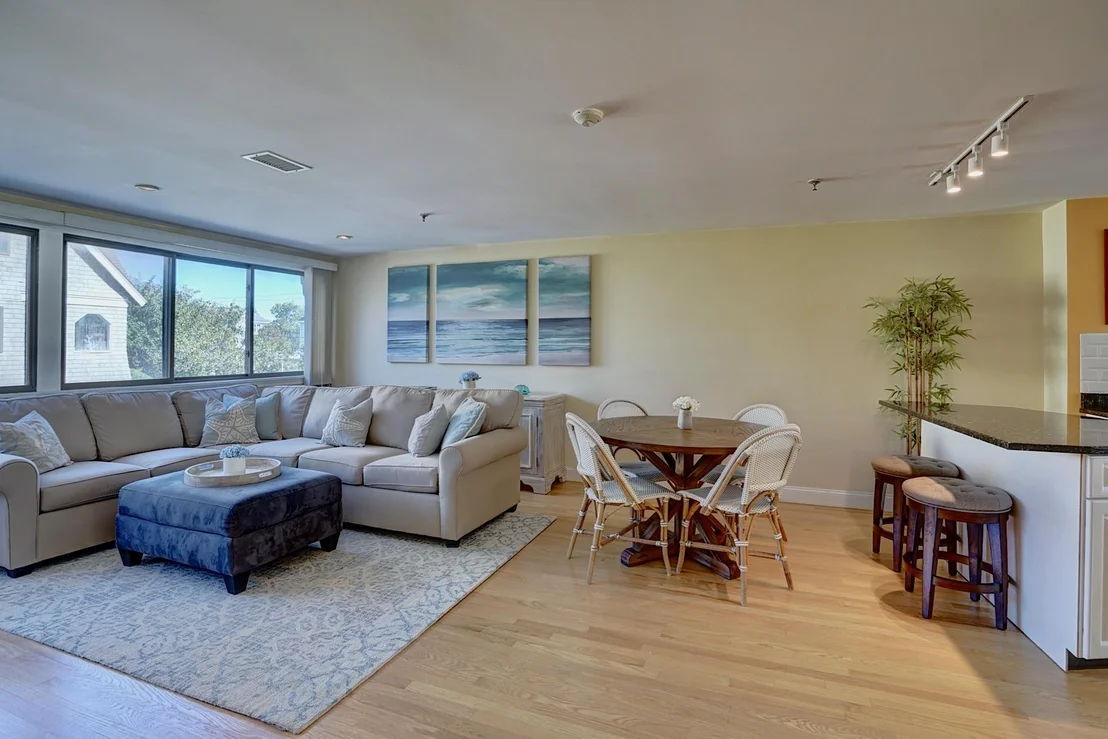Photo of Unit 27 at 989 Ocean