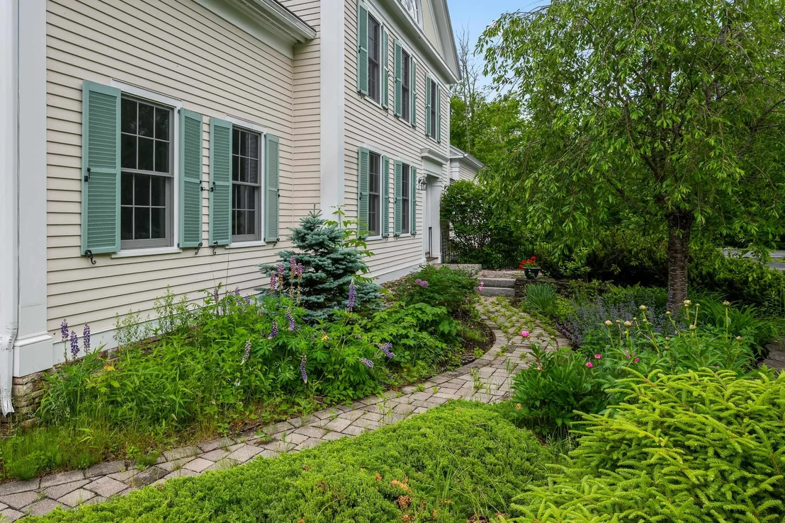 Photo of 6 Evergreen