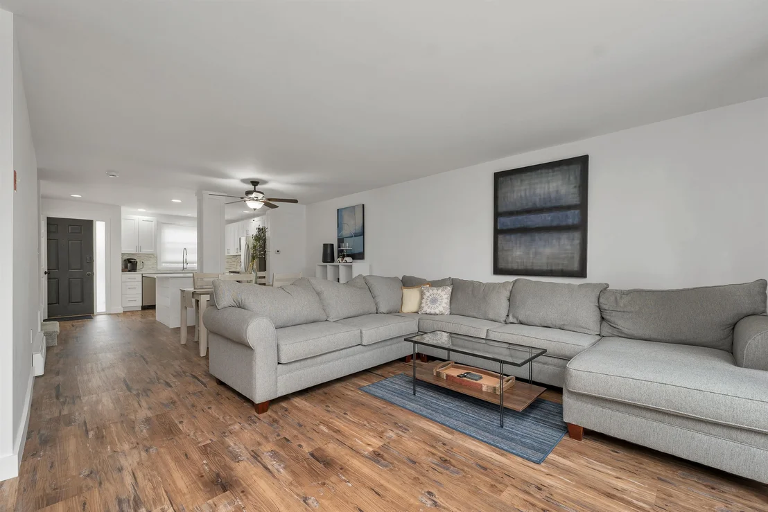 Photo of Unit 303 at 1465 Hooksett