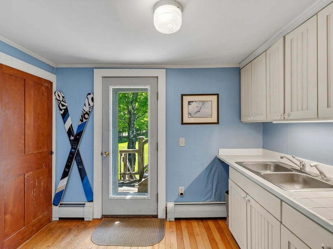 Photo of 609 Common