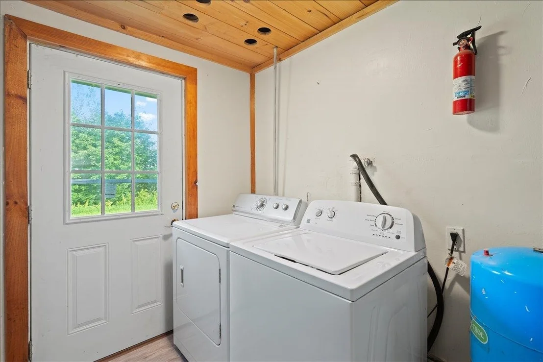Photo of 3058 Perley