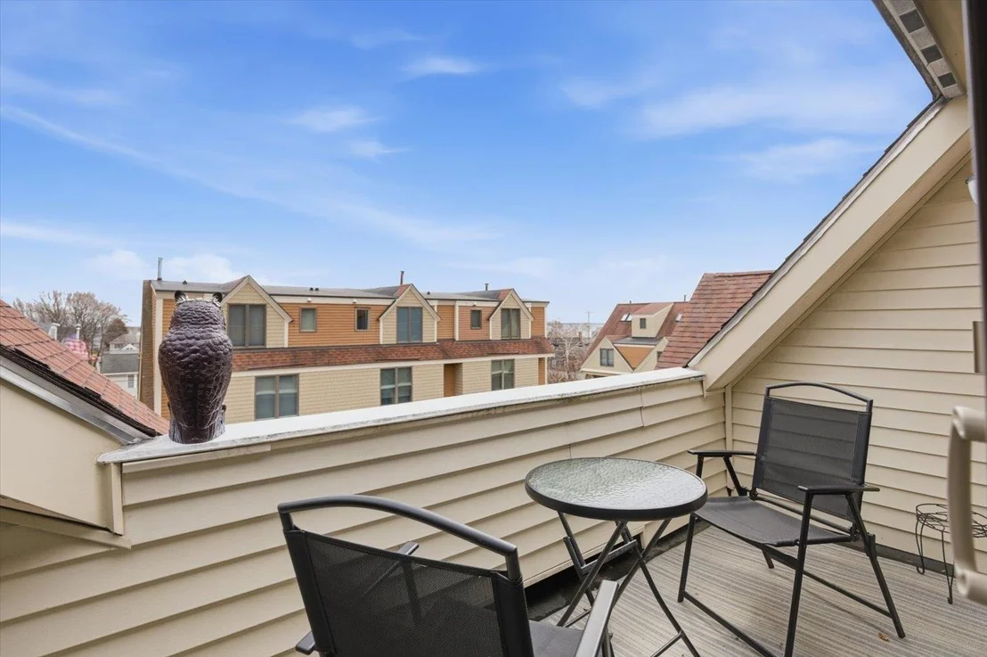 Photo of Unit 8 at 989 Ocean