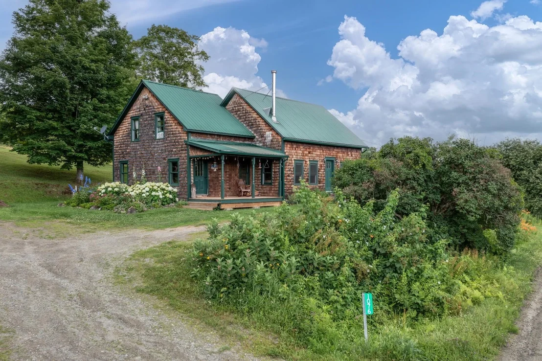 Photo of 1076 Brown Hill
