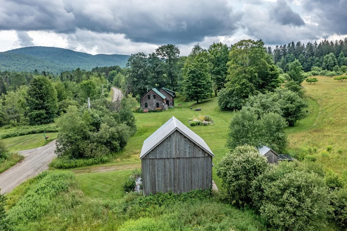 Photo of 1076 Brown Hill