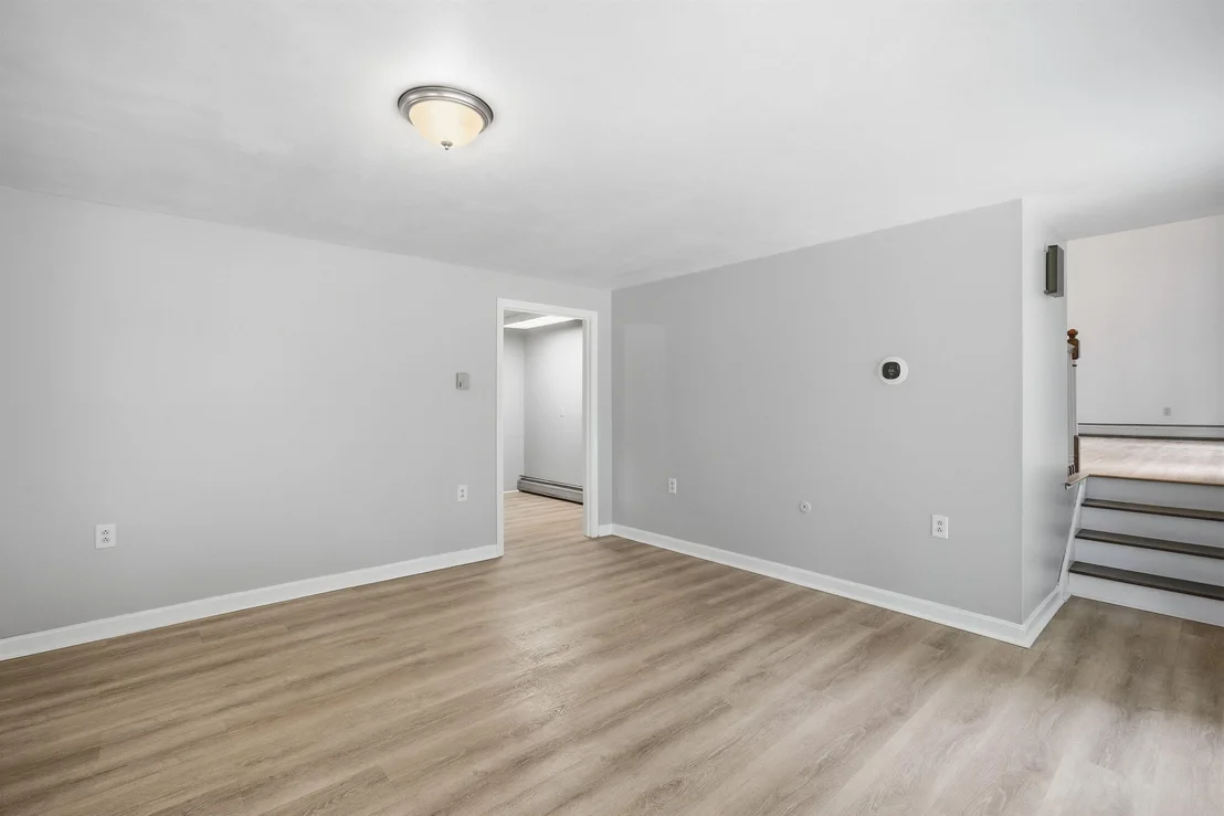 Photo of 135 Lower Straw