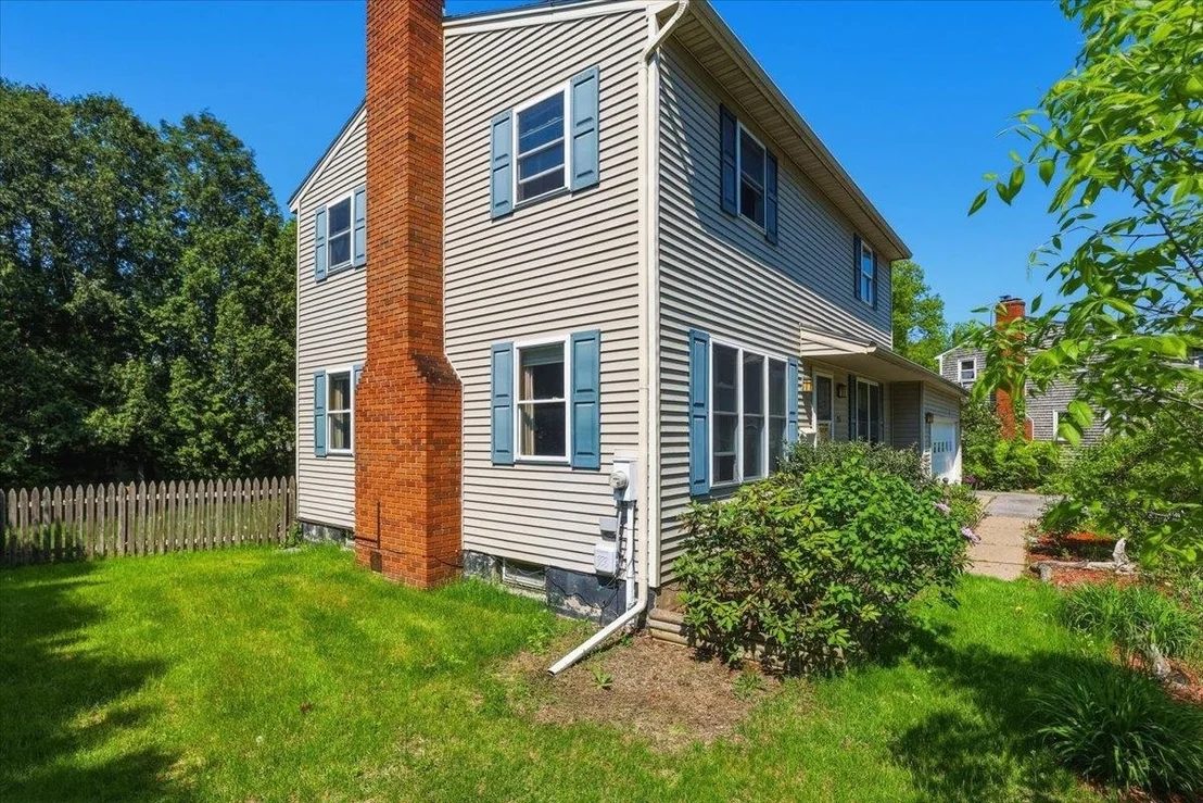 Photo of 23 Blondin