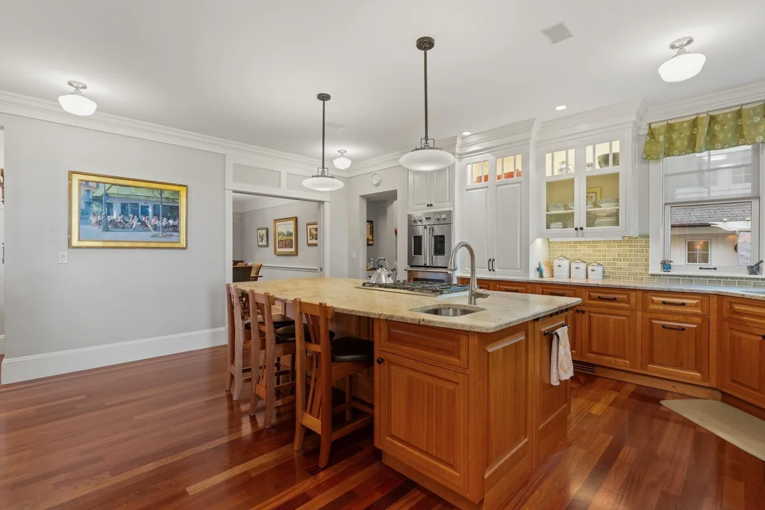 Photo of 24 WISTERIA