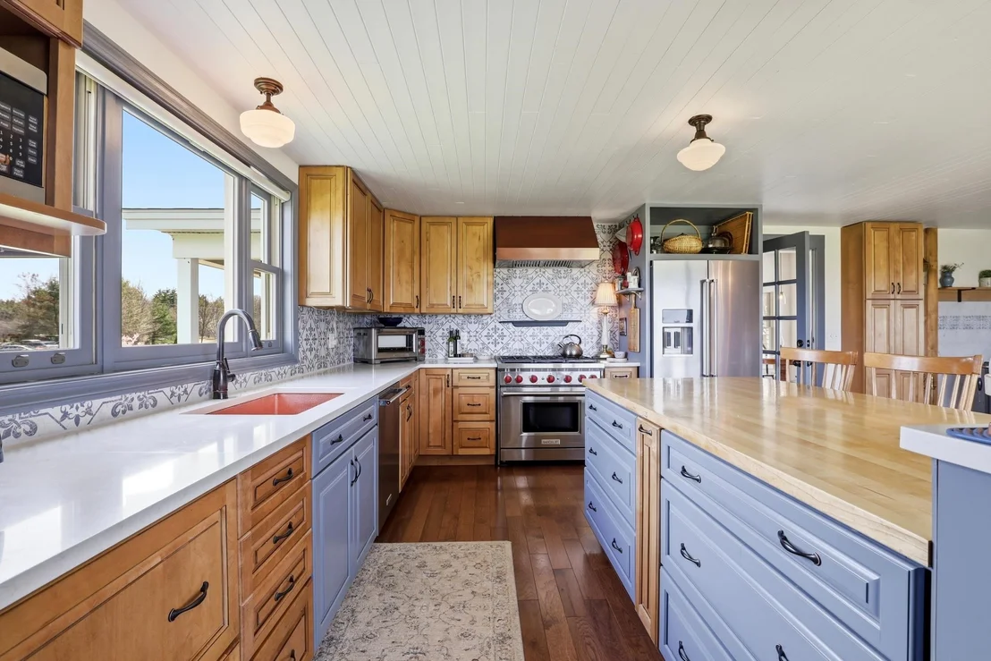 Photo of 557 South Barnstead