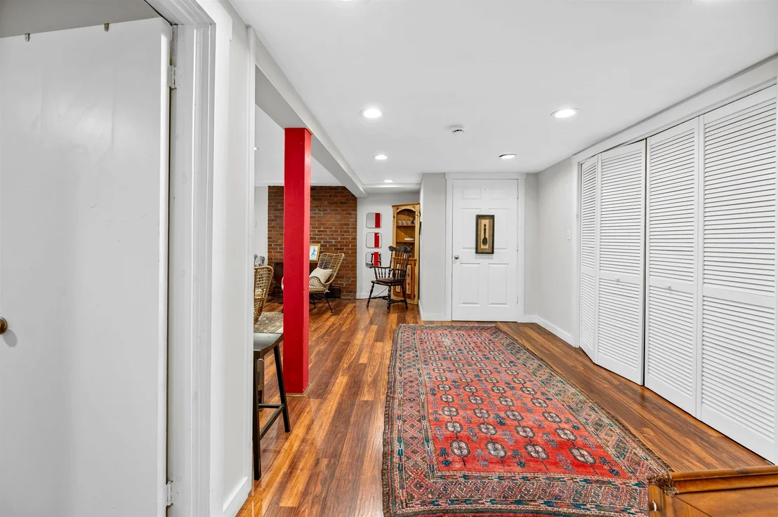 Photo of 12 Veeder