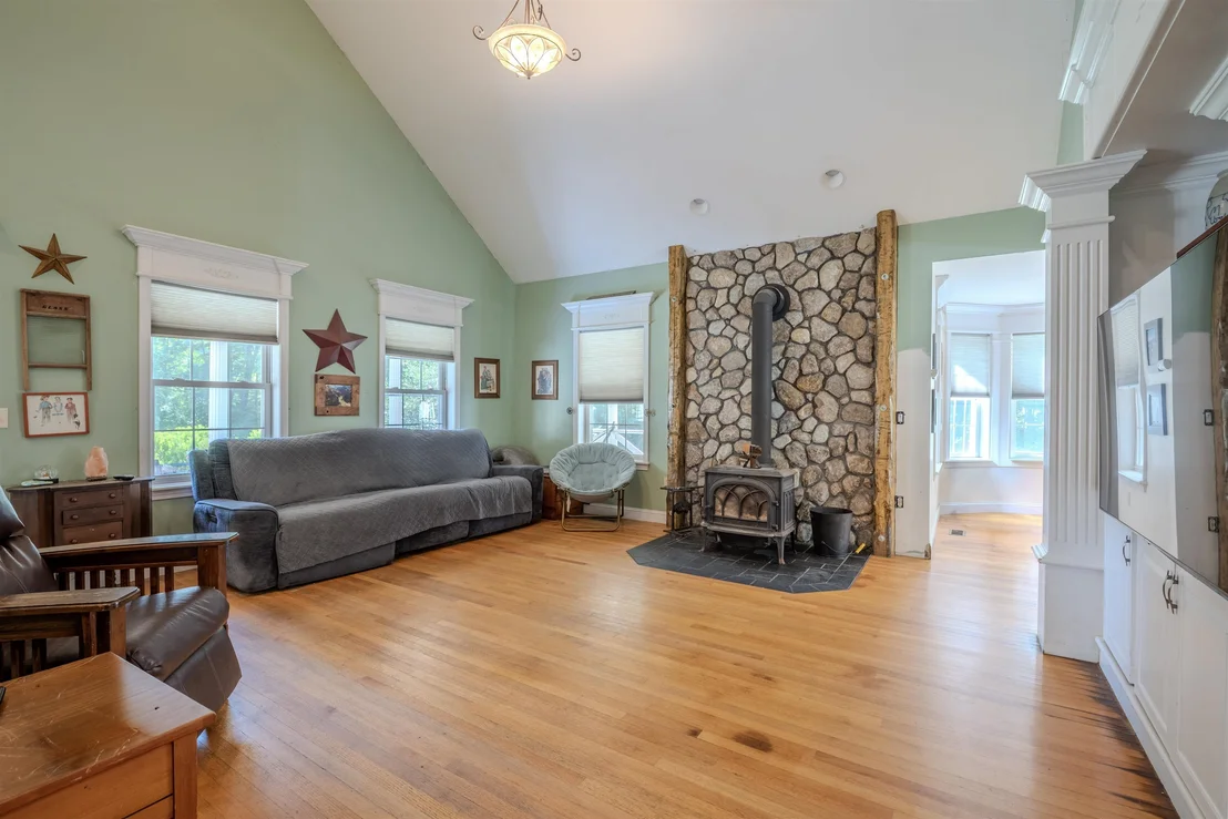 Photo of 633 1st Crown Point