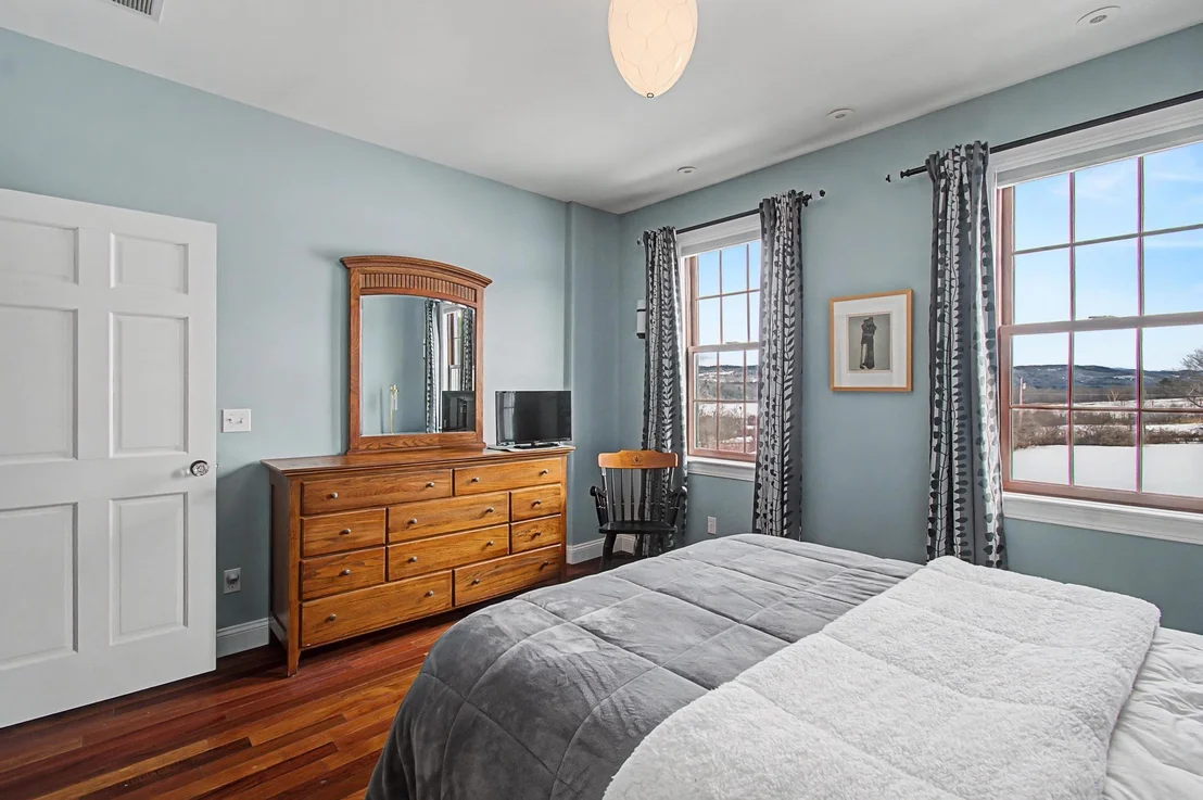 Photo of 4517 Oak Hill