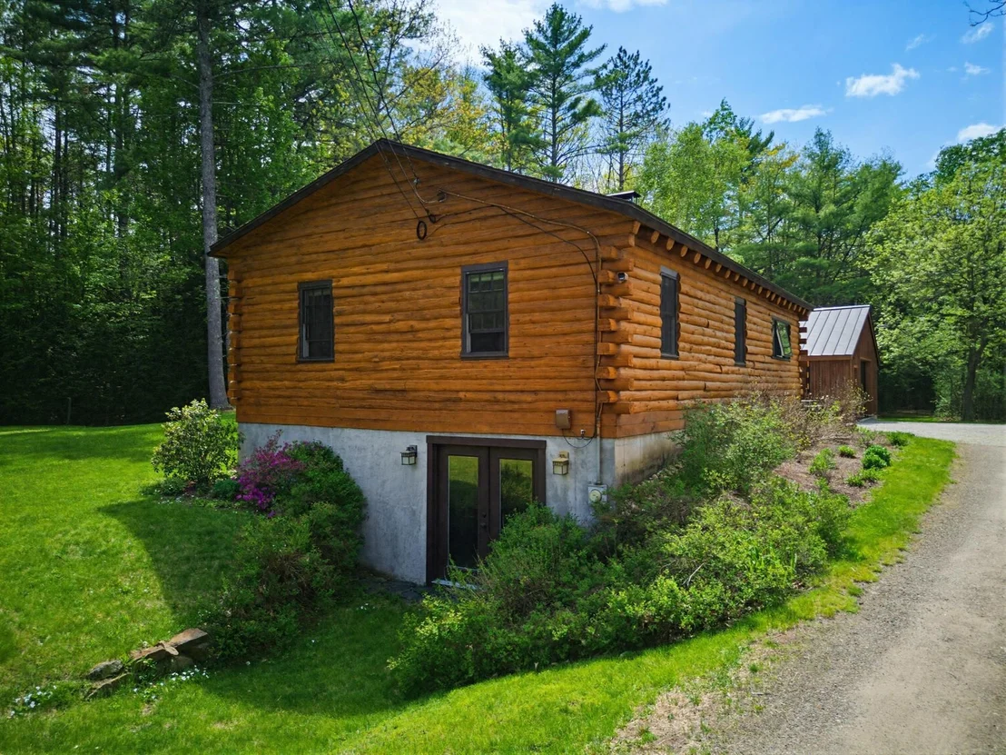 Photo of 84 New Hampton