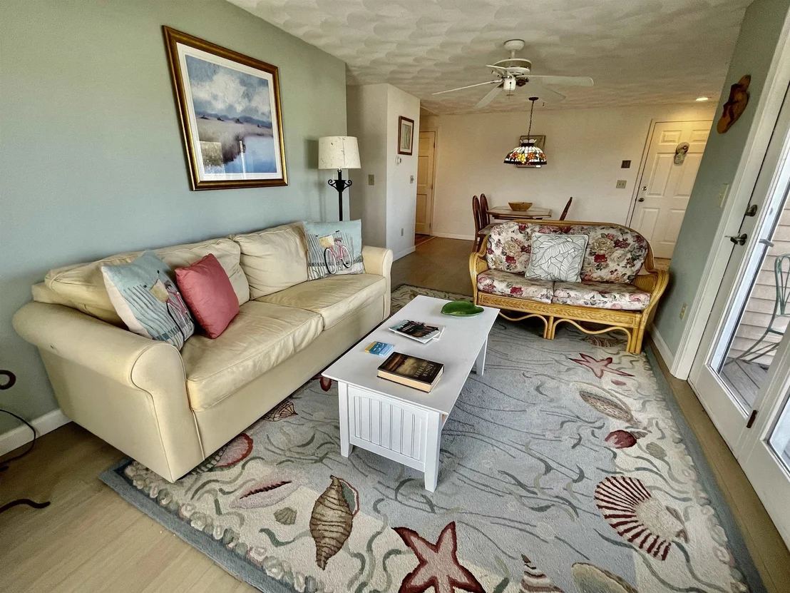 Photo of Unit UNIT1 at 975 Ocean