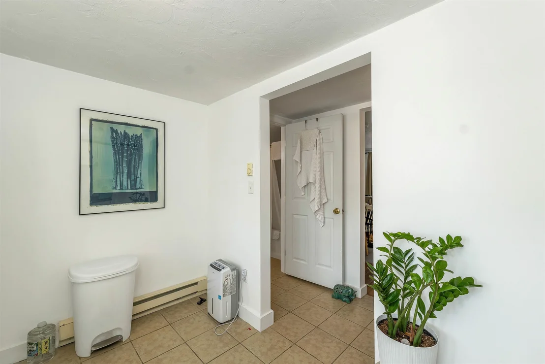 Photo of Unit E at 328 Daniel Webster