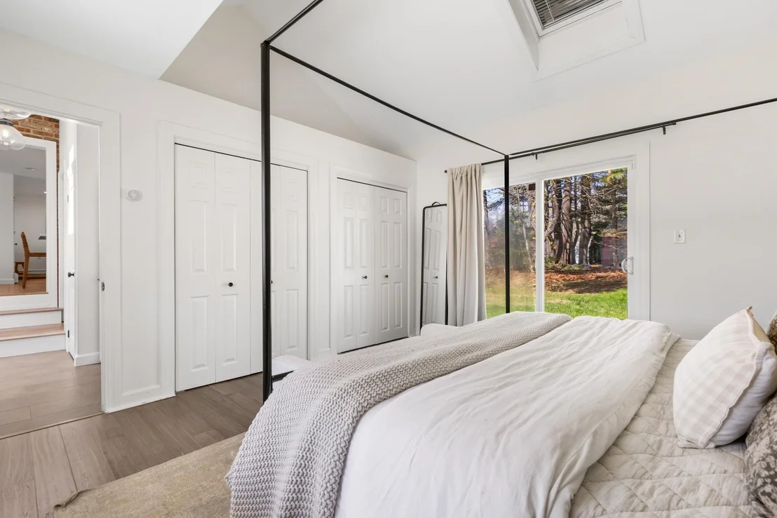 Photo of 8 Warner