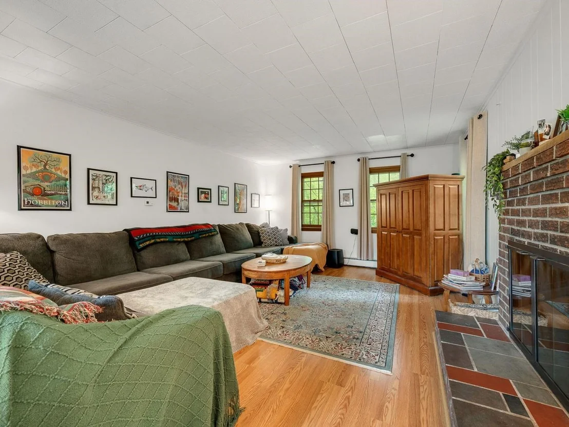 Photo of 1128 Hardscrabble