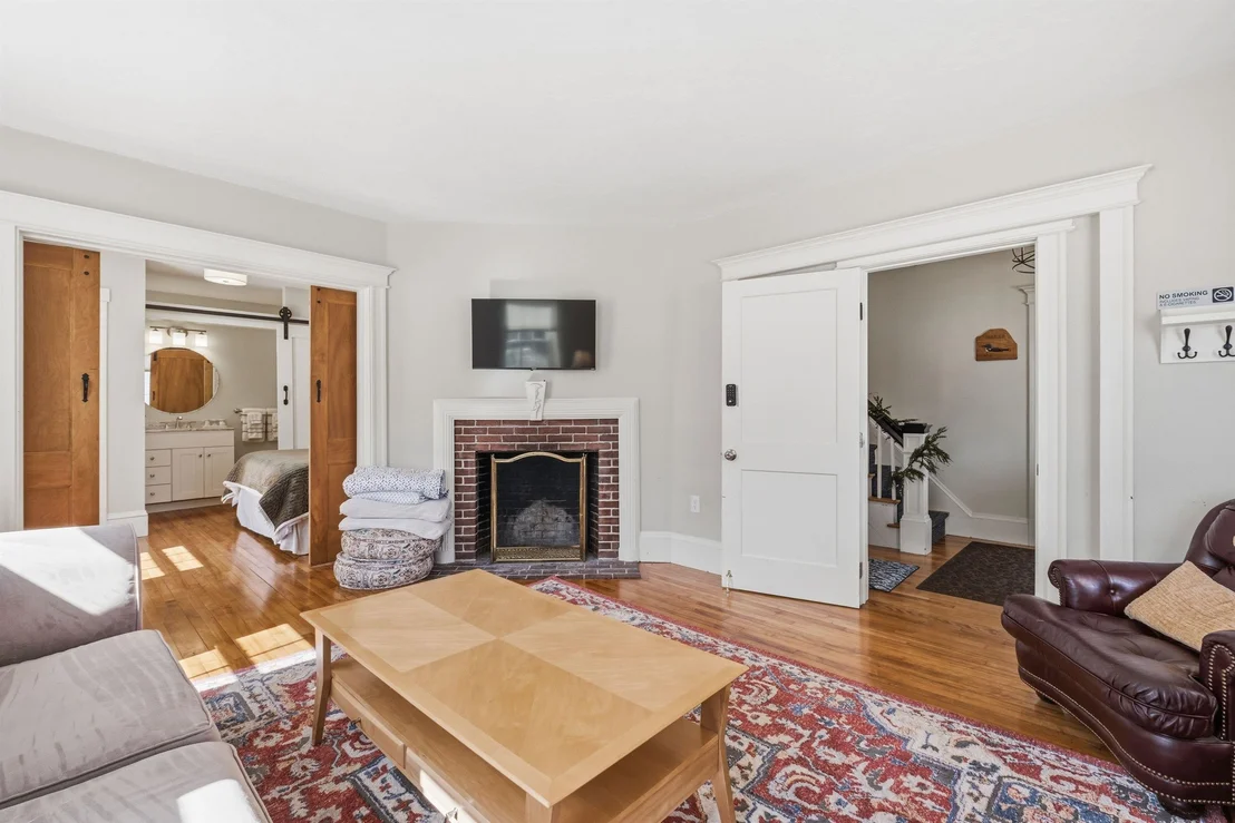 Photo of 459 Main