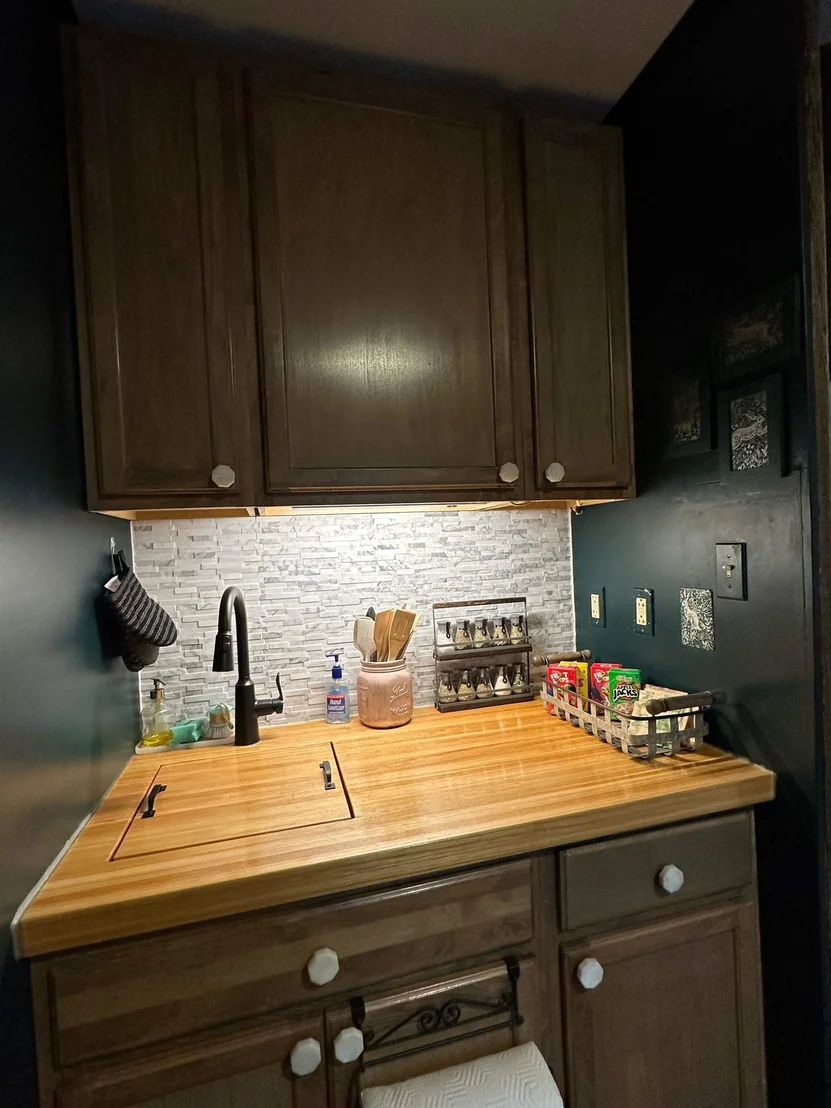 Photo of 818 Danby Hill