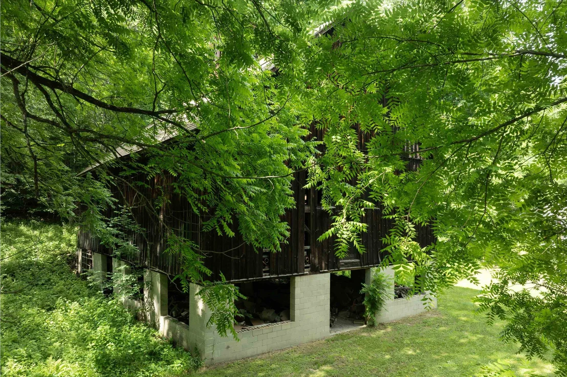 Photo of 225 River Road South