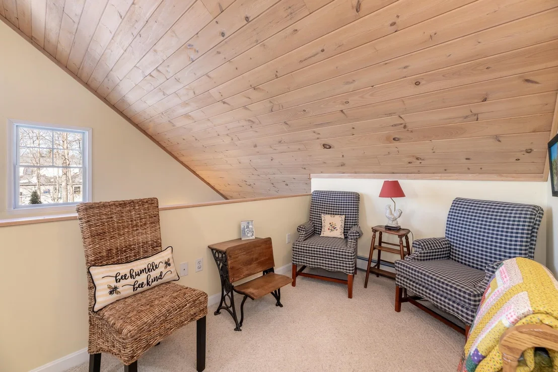 Photo of 8 Oak Knoll