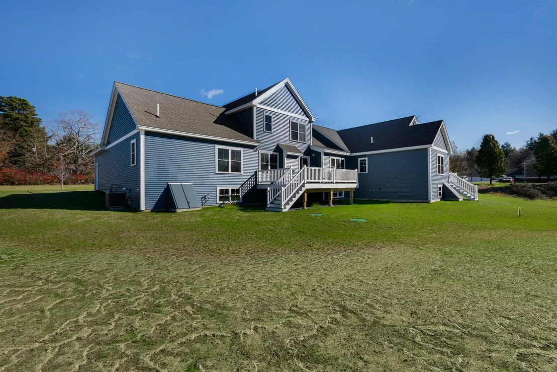 Photo of 8 Acadia