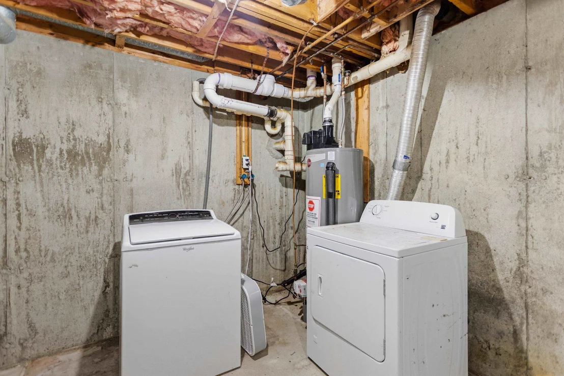 Photo of Unit UNITLUNITR at 31 Juniper