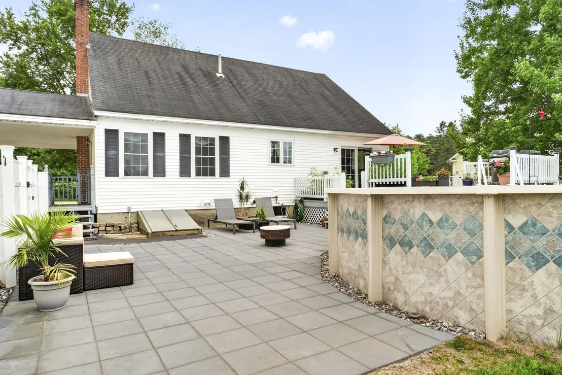 Photo of 284 Corning