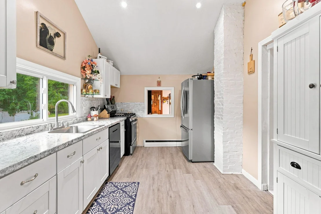 Photo of 33 Beacon Hill