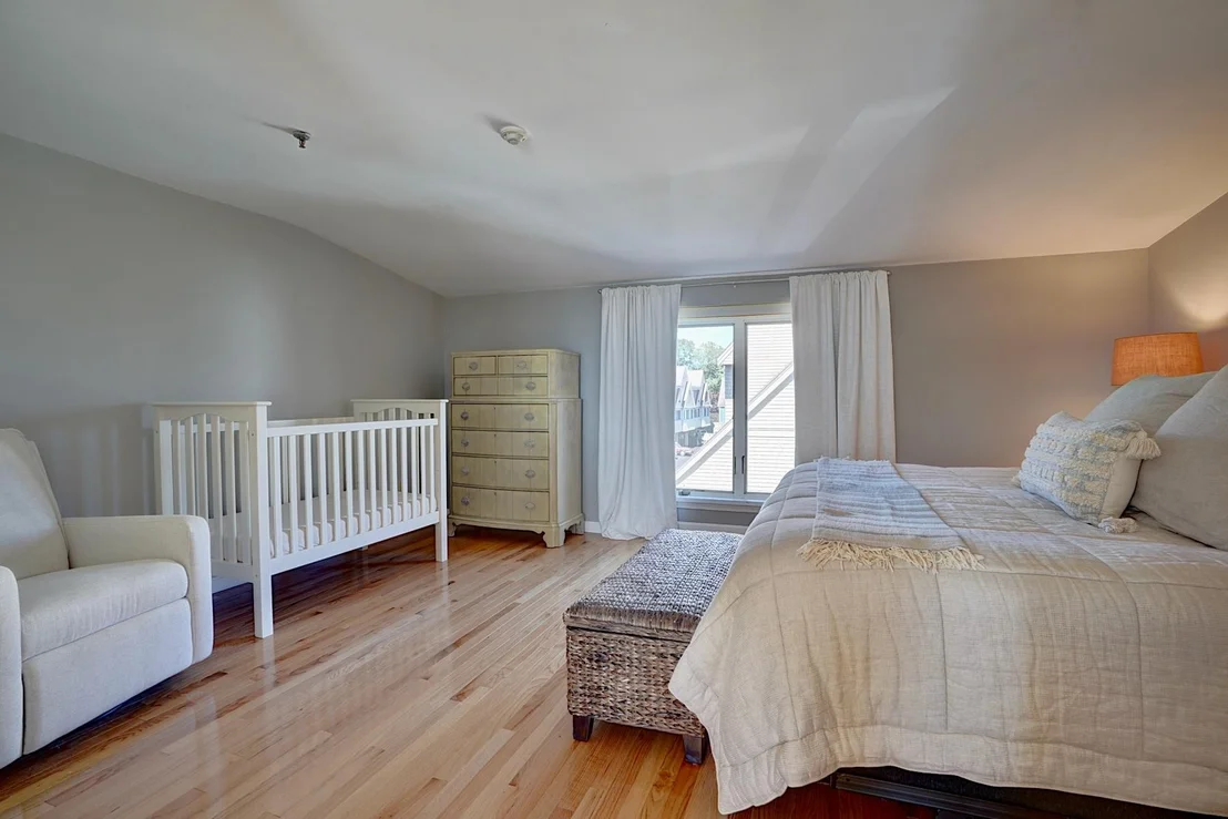 Photo of Unit 27 at 989 Ocean