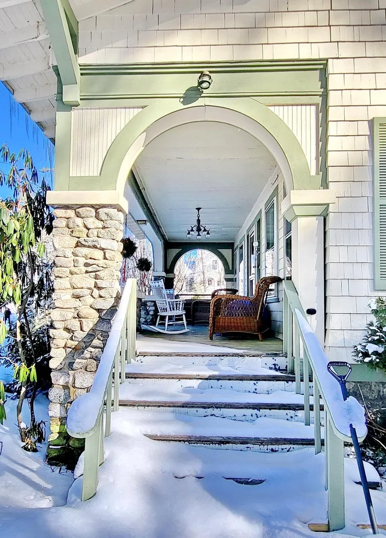 Photo of 2480 Main