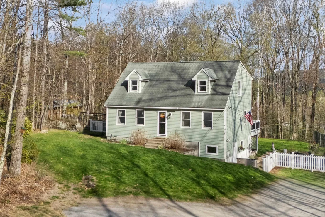 Photo of 345 Davison