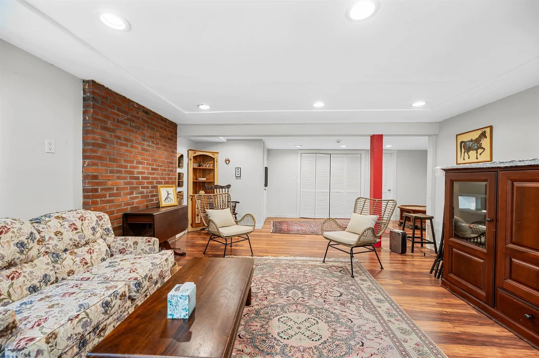 Photo of 12 Veeder