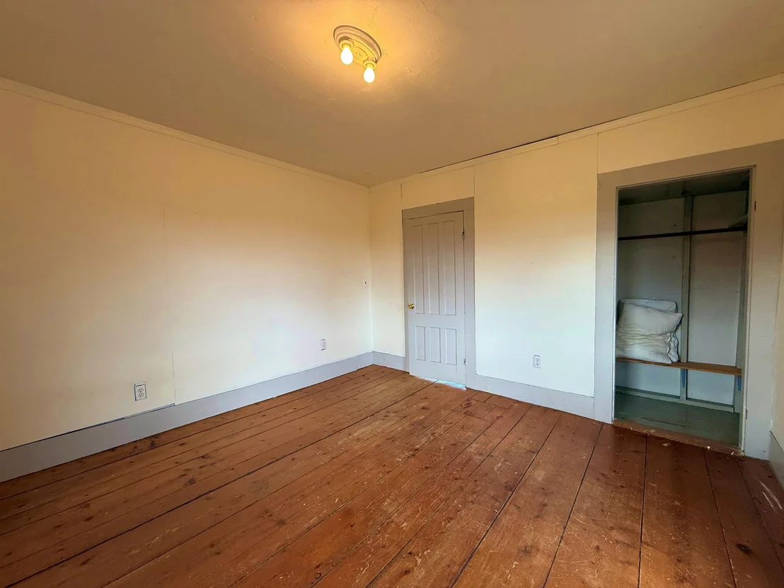 Photo of 2570 Maple Hill