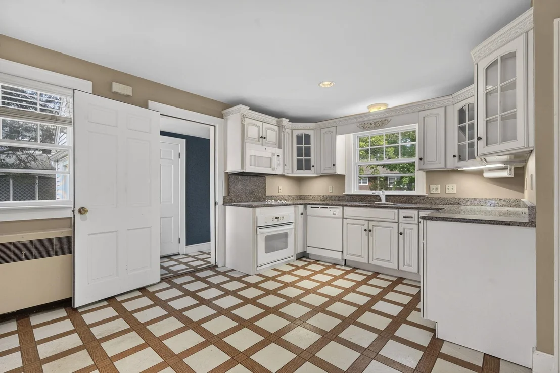Photo of 831 Maple