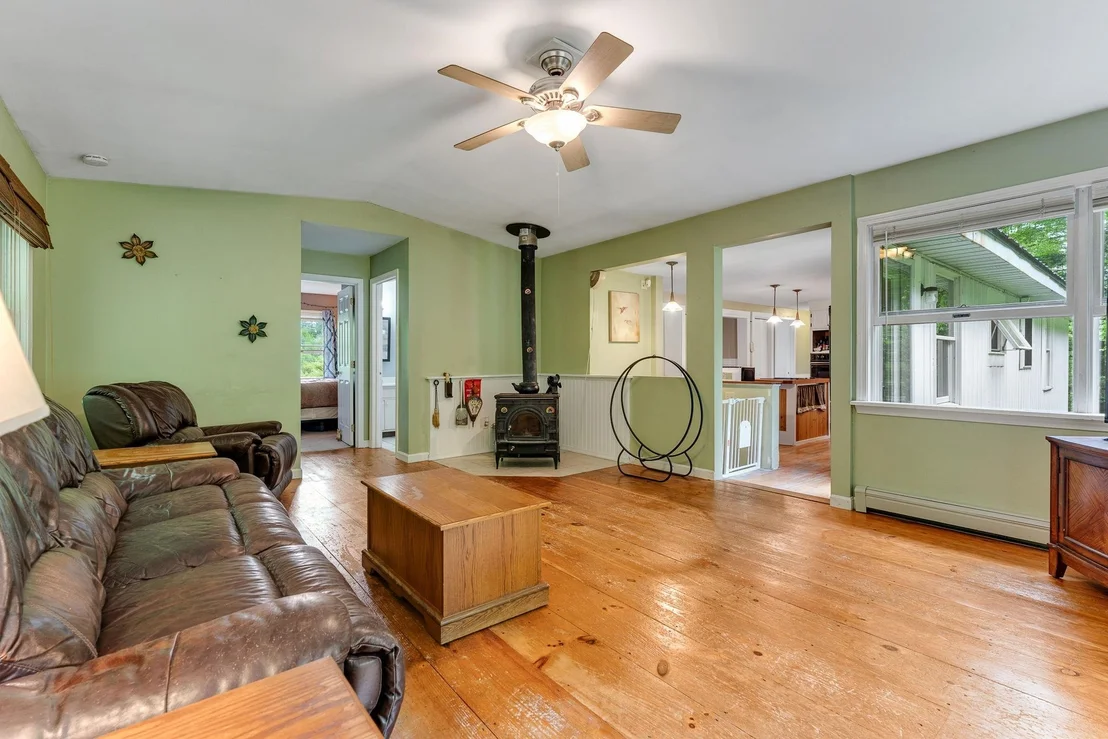 Photo of 387 Foote Brook