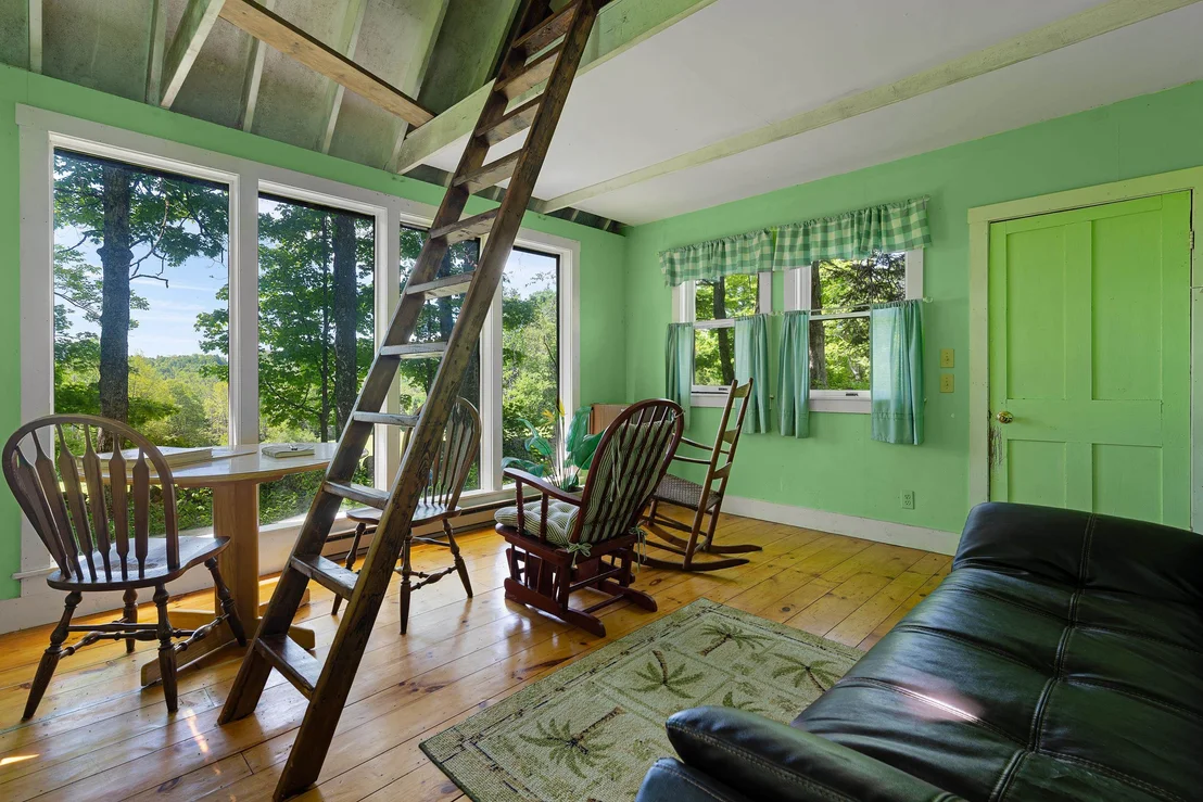 Photo of 1078 Brook
