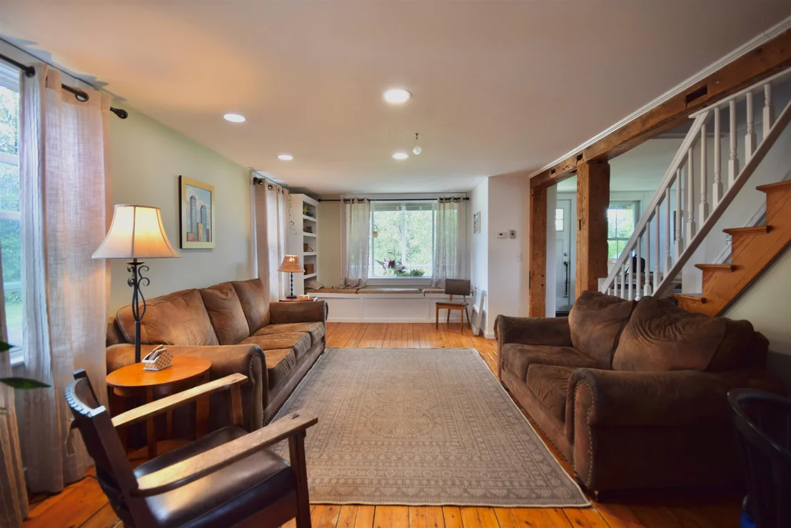 Photo of 2835 Mountain View