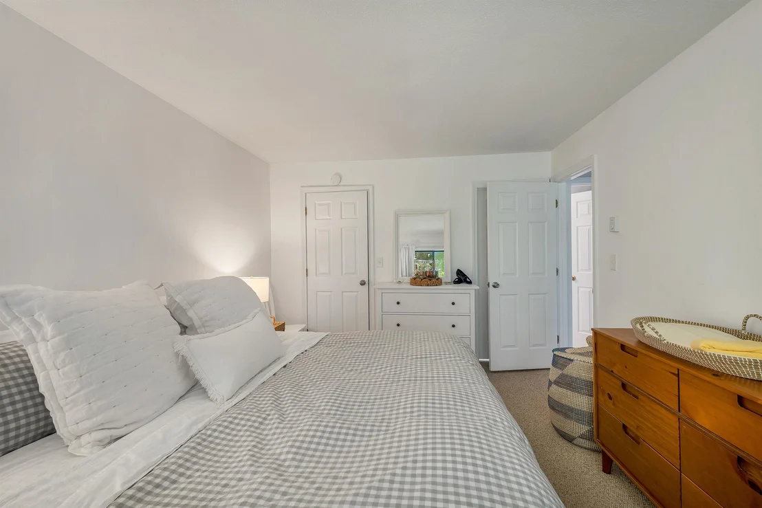 Photo of Unit 5B at 860 Murphys