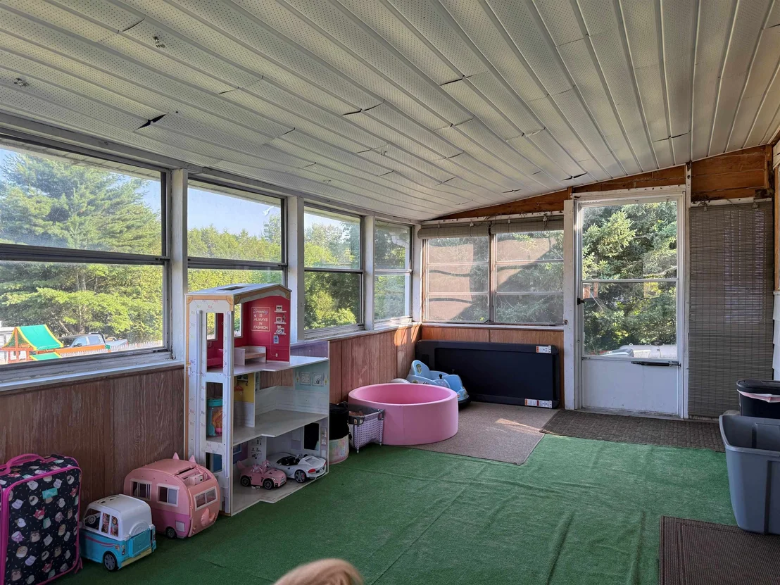 Photo of 677 Prouty