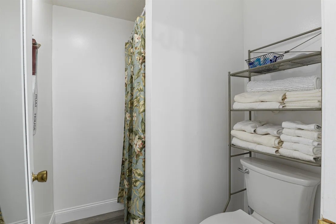 Photo of Unit 11 at 933 Ocean