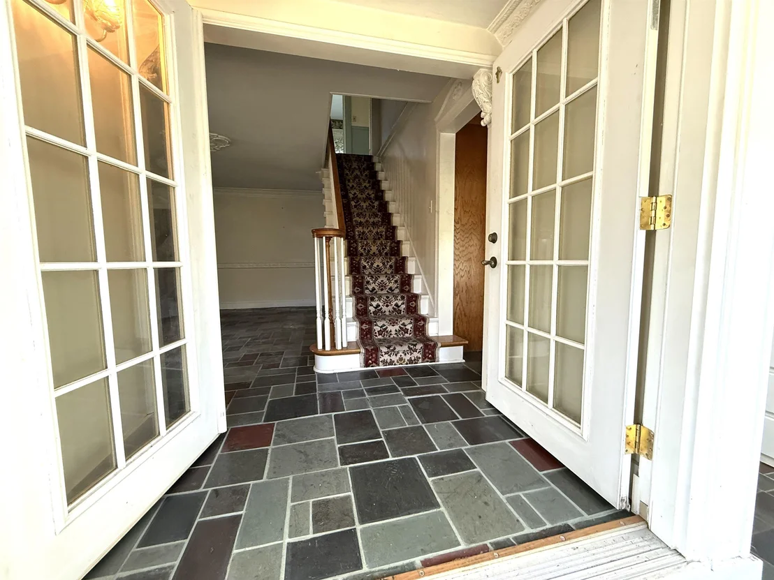 Photo of 6614 Main