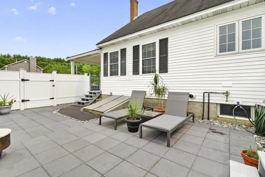 Photo of 284 Corning